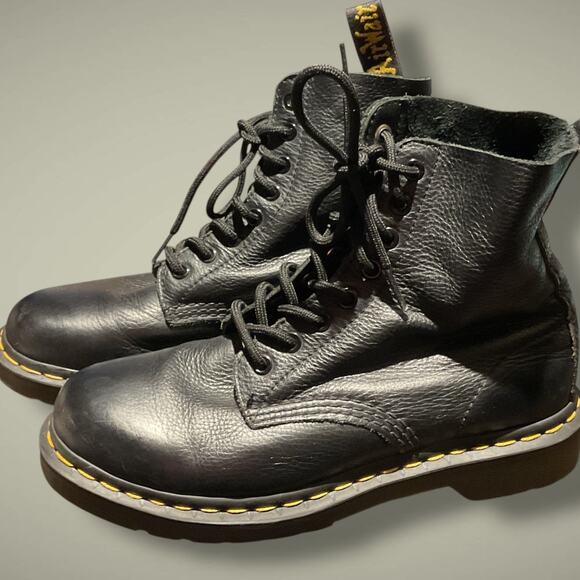 Women’s DR. Martens 1460 Pascal Black Leather Boots Excellent Condition - Picture 10 of 12